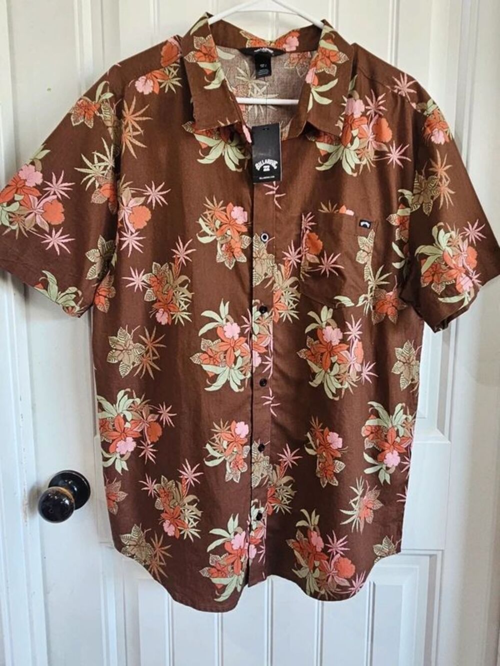 Retro-Inspired Men's Billabong Hawaii Floral Short Sleeve Button Up Shirt NWT